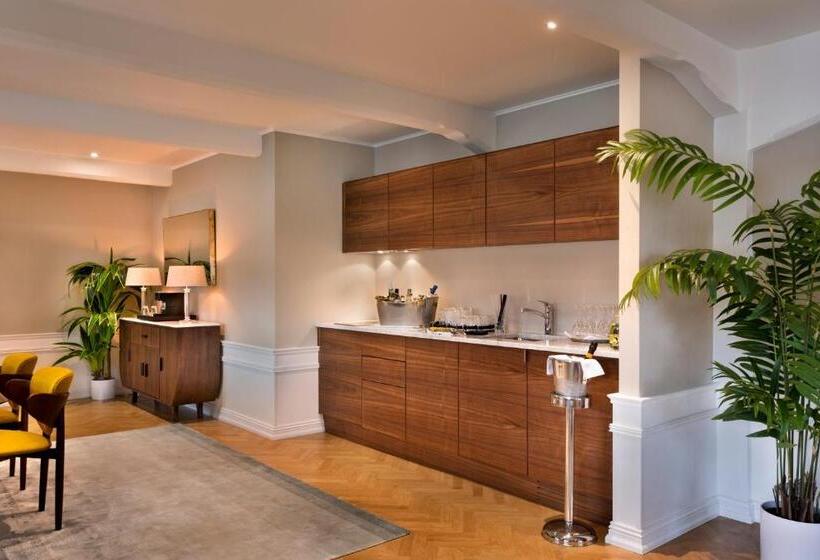 سوئیت پرزیدنت, Brown Beach House & Spa