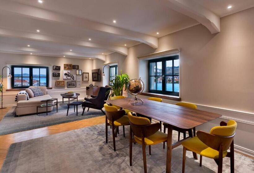 سوئیت پرزیدنت, Brown Beach House & Spa