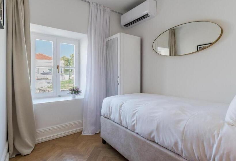 بانگلوی استاندارد, Brown Beach House & Spa