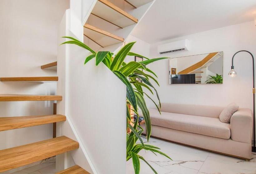 بانگلوی استاندارد, Brown Beach House & Spa