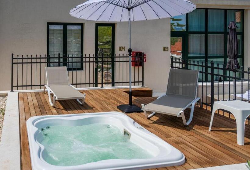 اتاق راحتی, Brown Beach House & Spa