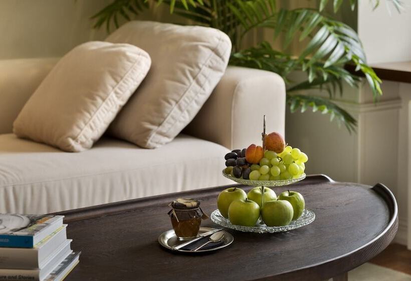 سوییت لوکس, Brown Beach House & Spa