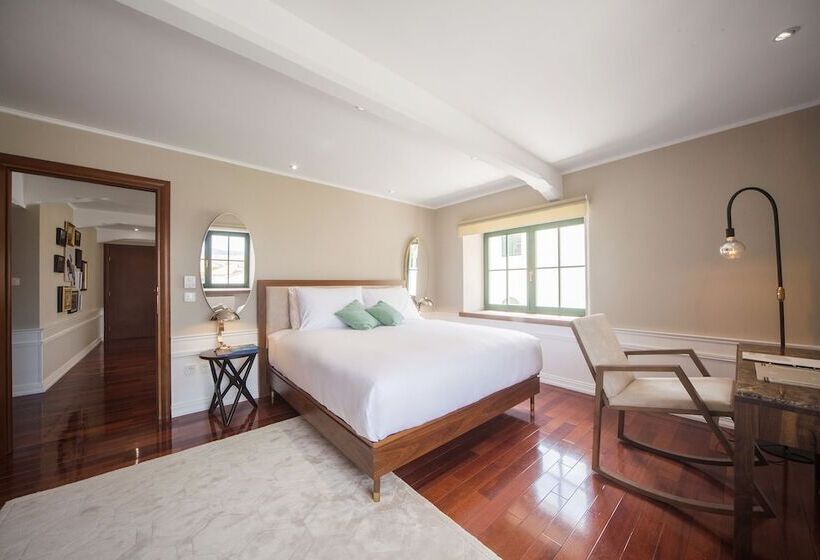 سوییت لوکس, Brown Beach House & Spa