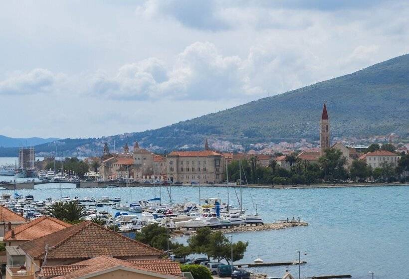 سوییت خانوادگی, Brown Beach House & Spa