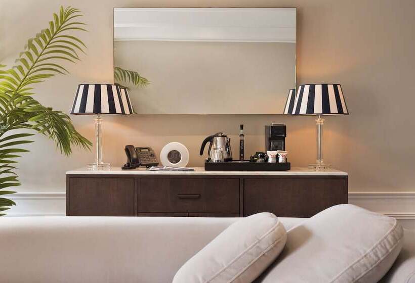 سوییت خانوادگی, Brown Beach House & Spa