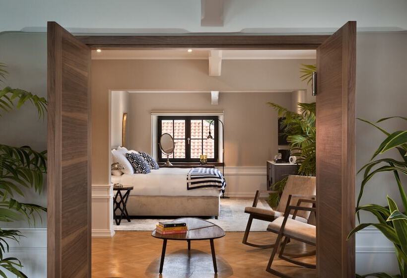 سوئیت پرزیدنت, Brown Beach House & Spa