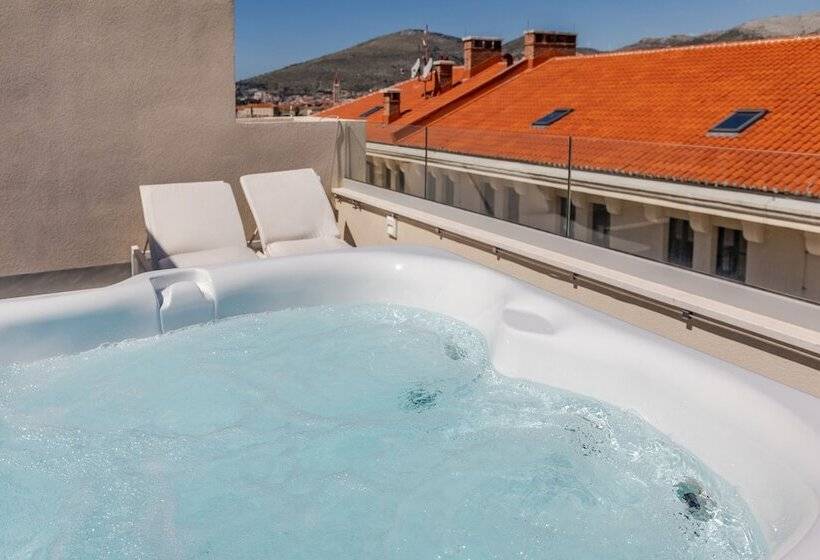 اتاق استاندارد با وان آب گرم, Brown Beach House & Spa