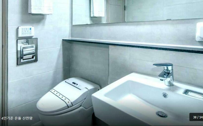 Habitació Triple Estàndard, The Stay Century