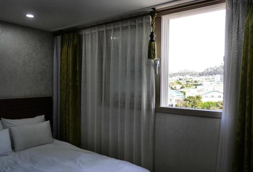 Habitació Estàndard, The Stay Century