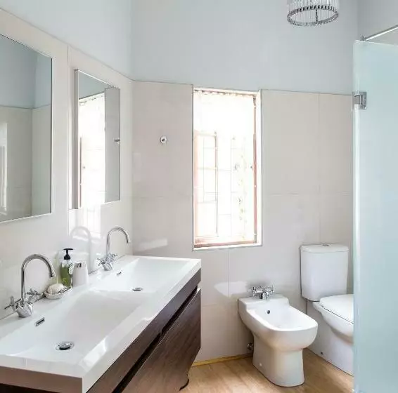 اتاق خانوادگی, 22 Van Wijk Street Tourist Accommodation