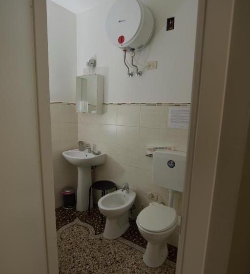 اتاق استاندارد چهار تخته, Check Inn Rooms Genova Centro