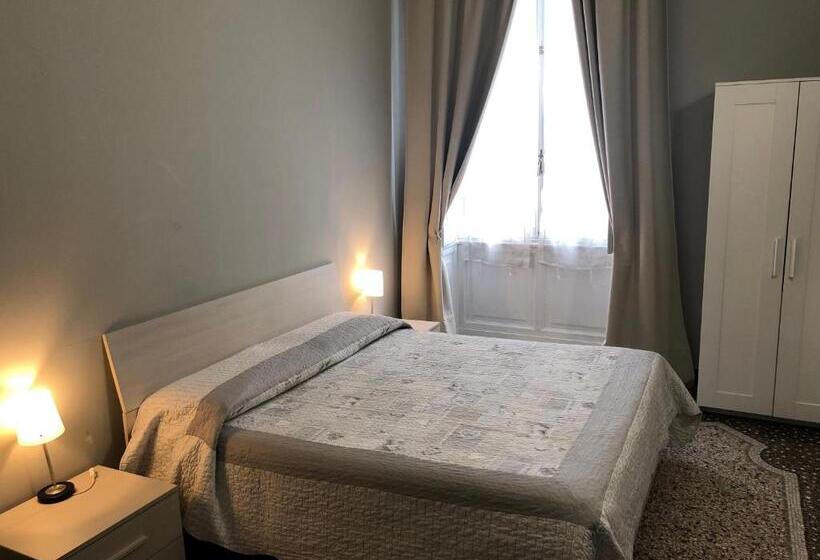 اتاق استاندارد با سرویس بهداشتی مشترک, Check Inn Rooms Genova Centro