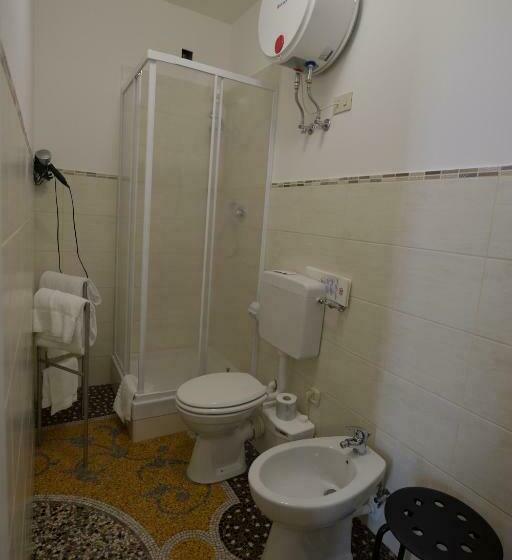 اتاق استاندارد سه نفره, Check Inn Rooms Genova Centro