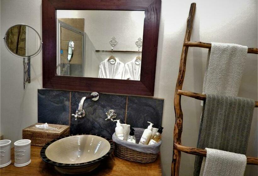 آپارتمان 1 خوابه با چشم‌انداز استخر, Khashamongo B & B