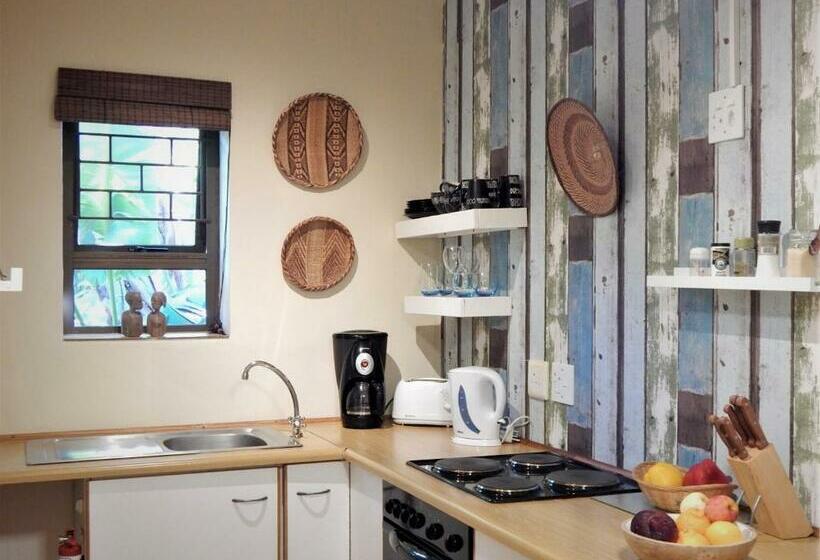 Appartement met 1 Slaapkamer en Uitzicht op het Zwembad, Khashamongo B & B