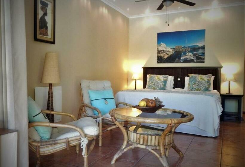 Appartement met 1 Slaapkamer en Uitzicht op het Zwembad, Khashamongo B & B