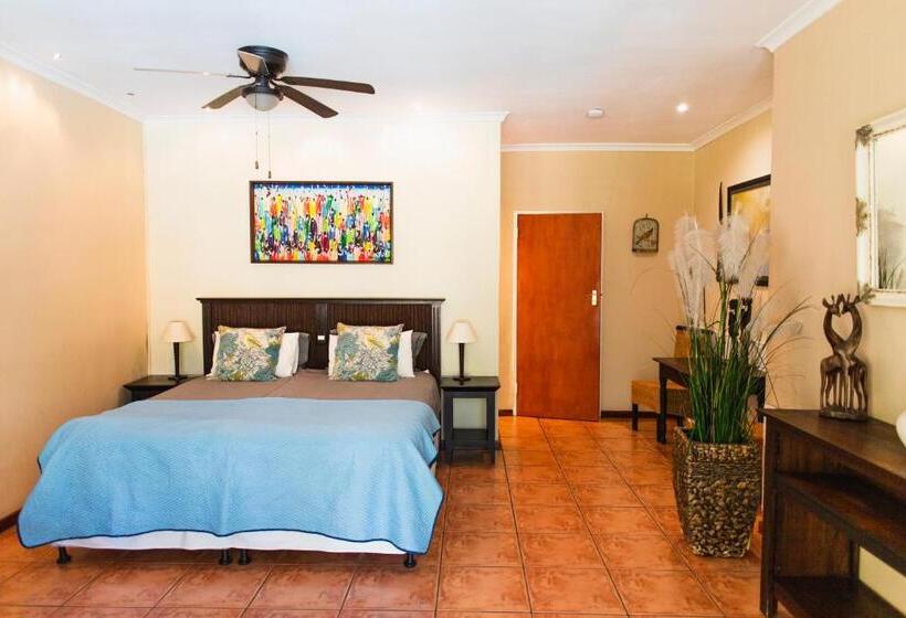 Appartement met 1 Slaapkamer en Uitzicht op het Zwembad, Khashamongo B & B