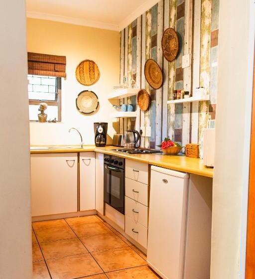 Appartement met 1 Slaapkamer en Uitzicht op het Zwembad, Khashamongo B & B