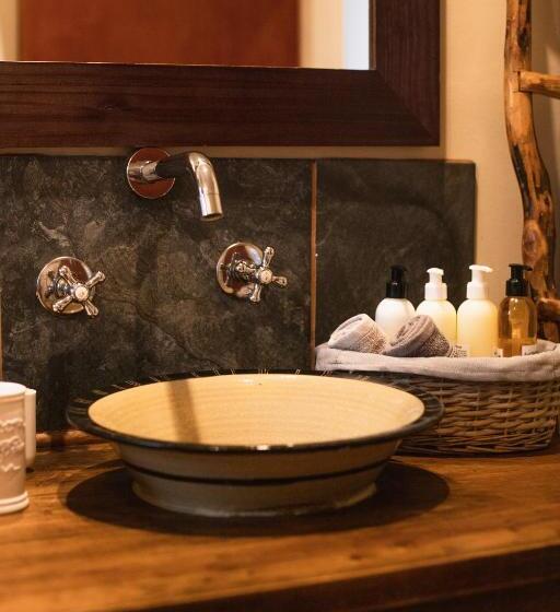 Standaardkamer met Uitzicht op het Zwembad, Khashamongo B & B