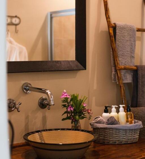 Standaardkamer met Uitzicht op het Zwembad, Khashamongo B & B