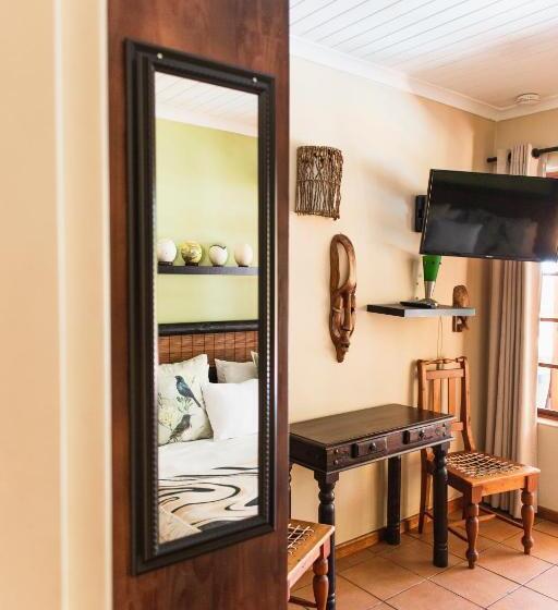 Standaardkamer met Uitzicht op het Zwembad, Khashamongo B & B