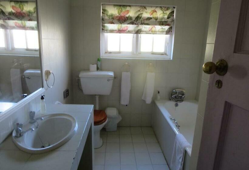 חדר קלאסי לשלושה, Villa Reinet Guest House