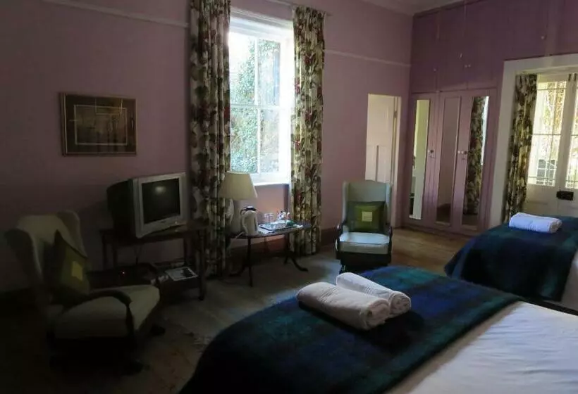 Classic Kolmen Hengen Huone, Villa Reinet Guest House