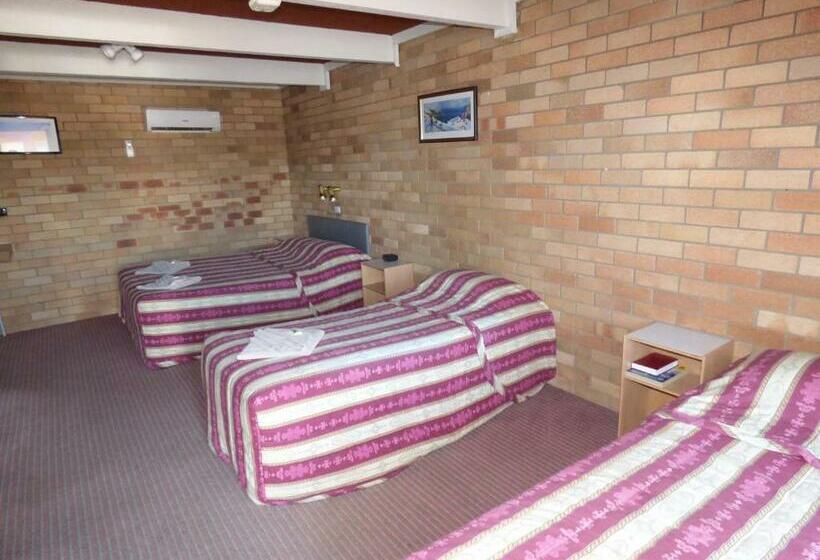 غرفة عائلية, Red Chief Motel