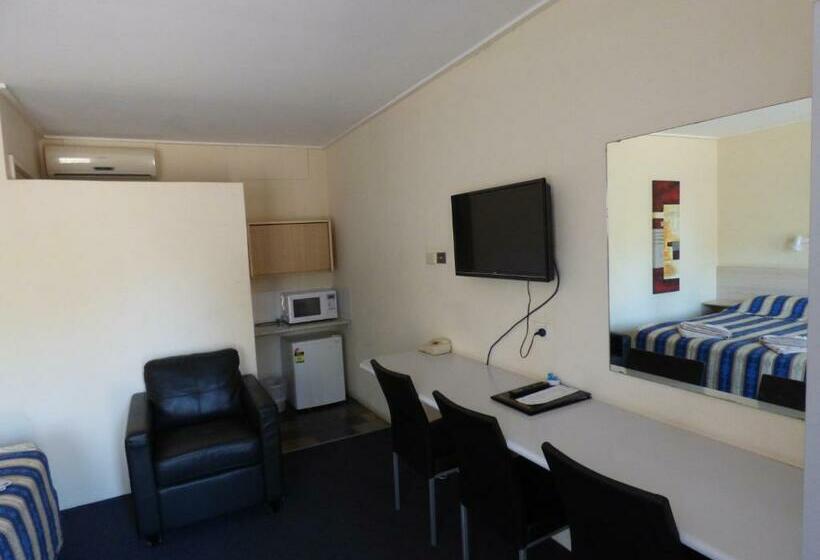 غرفة ديلوكس, Red Chief Motel