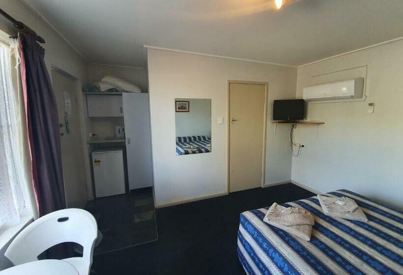 غرفة قياسية, Red Chief Motel