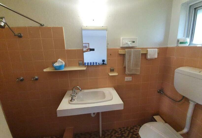 غرفة قياسية, Red Chief Motel