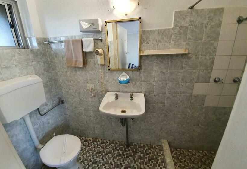 غرفة قياسية, Red Chief Motel