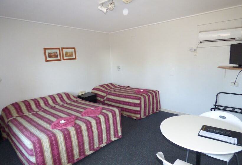 غرفة قياسية, Red Chief Motel