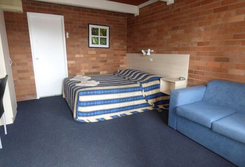 غرفة ديلوكس, Red Chief Motel