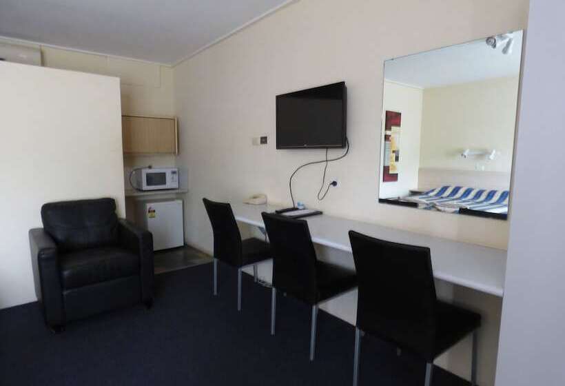 غرفة ديلوكس, Red Chief Motel