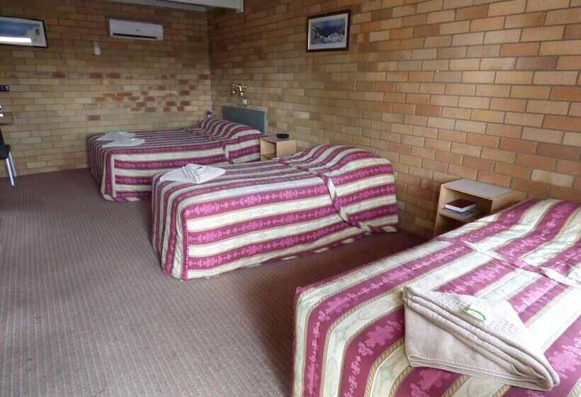 Семейный Номер, Red Chief Motel
