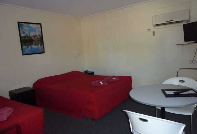 شقة غرفتين, Red Chief Motel