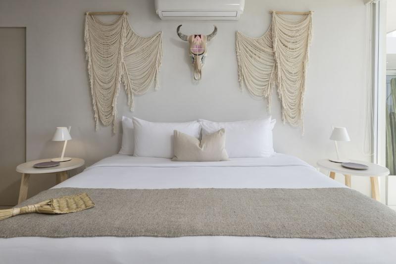 غرفة عائلية, Red Chief Motel