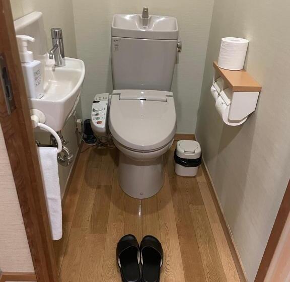 Четырехместный номер эконом класса с общей ванной комнатой, Dormy Club Karuizawa