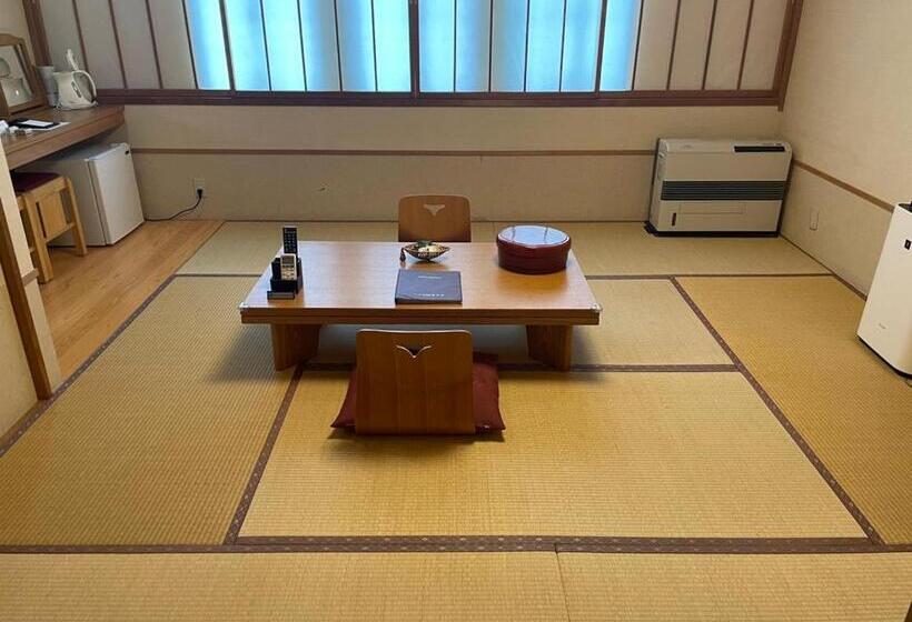 Четырехместный номер эконом класса с общей ванной комнатой, Dormy Club Karuizawa