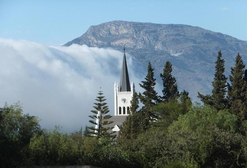 חדר אקונומי, Sandy's Place