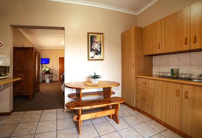 Номер Стандарт, Sandy's Place