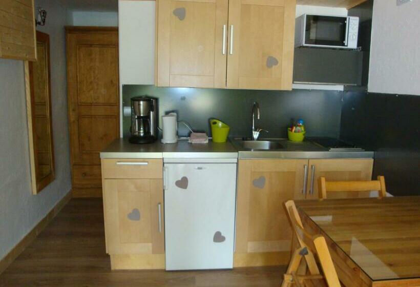 غرفة قياسية, Chambres D'hôtes Le Génépi