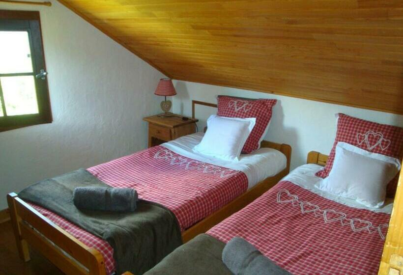 غرفة عائلية, Chambres D'hôtes Le Génépi