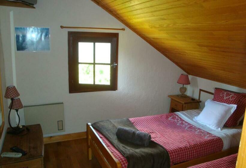 غرفة عائلية, Chambres D'hôtes Le Génépi