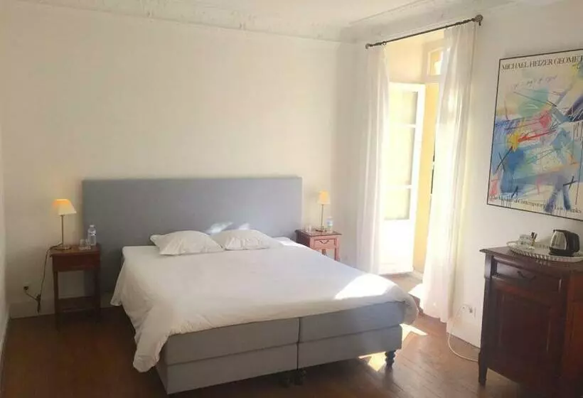 Deluxe Kolmen Hengen Huone, Le Jardin D Homps