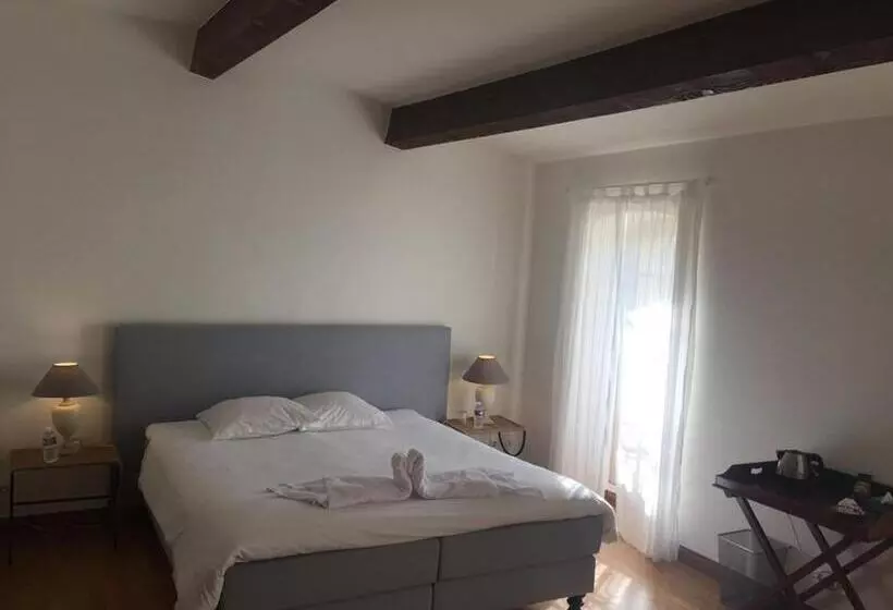 Deluxe Kolmen Hengen Huone, Le Jardin D Homps