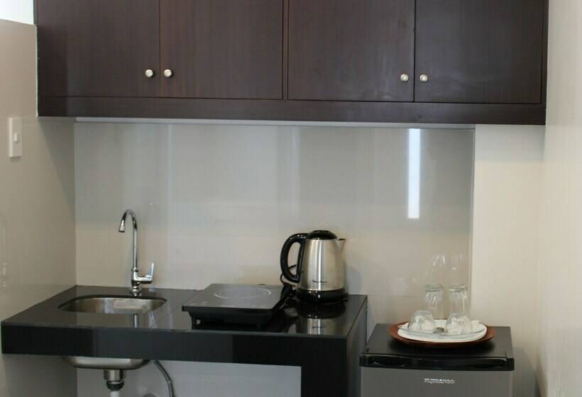 סטודיו דלוקס, Be Ing Suites