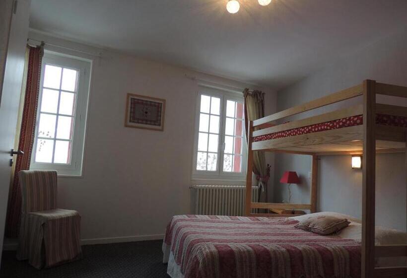 스탠다드 트리플 룸, Restaurant Du Plomb Du Cantal