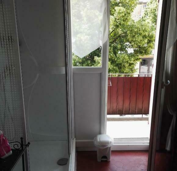 غرفة قياسية فردية حمام مشترك, Le Chemin Neuf